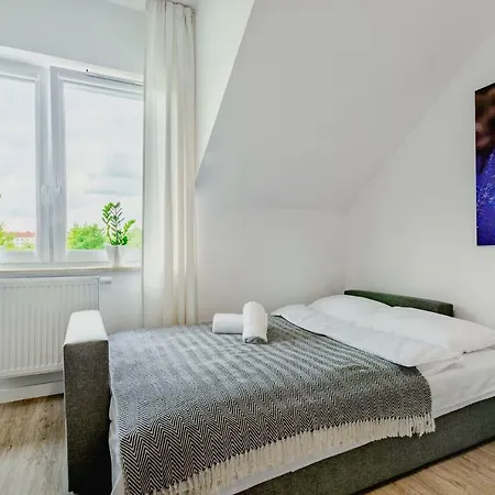 Novomiejska 17 *